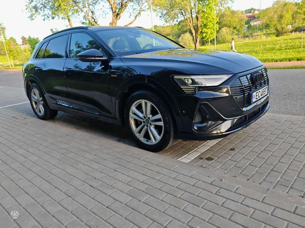 Audi e-tron, 71 kWh, off-road / crossover