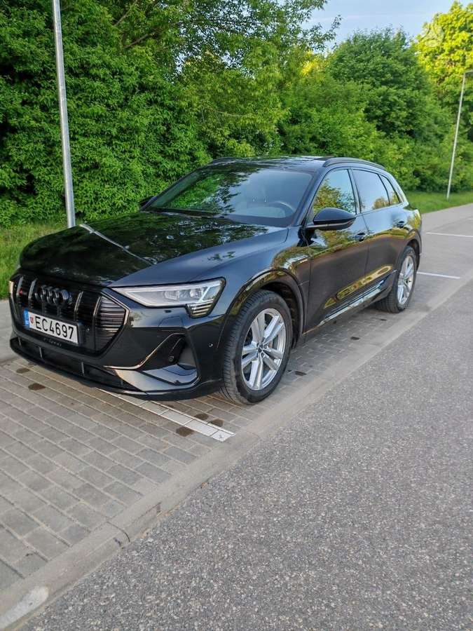 Audi e-tron, 71 kWh, off-road / crossover