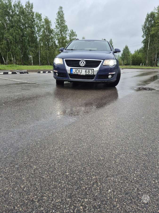 Volkswagen Passat - 1