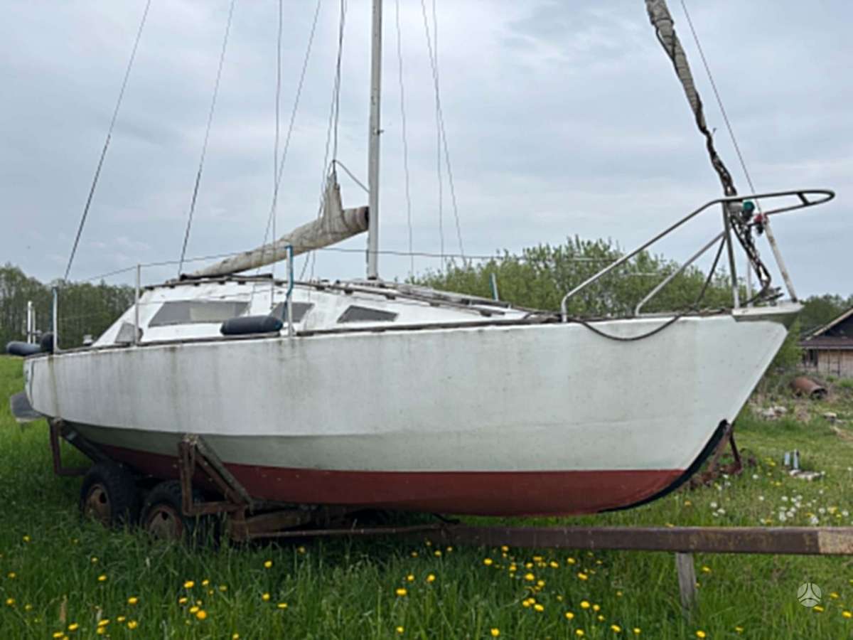 - Jachta, yachts / cruisers