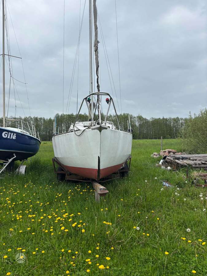 - Jachta, yachts / cruisers