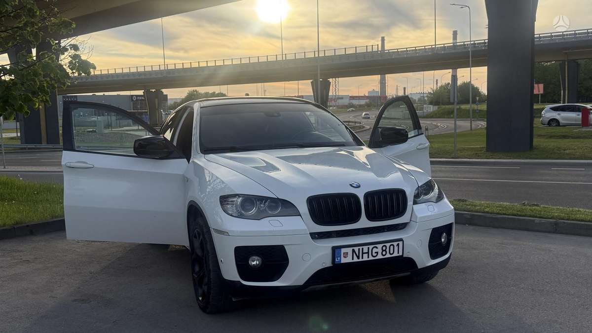 BMW X6, 4.4 l., off-road / crossover