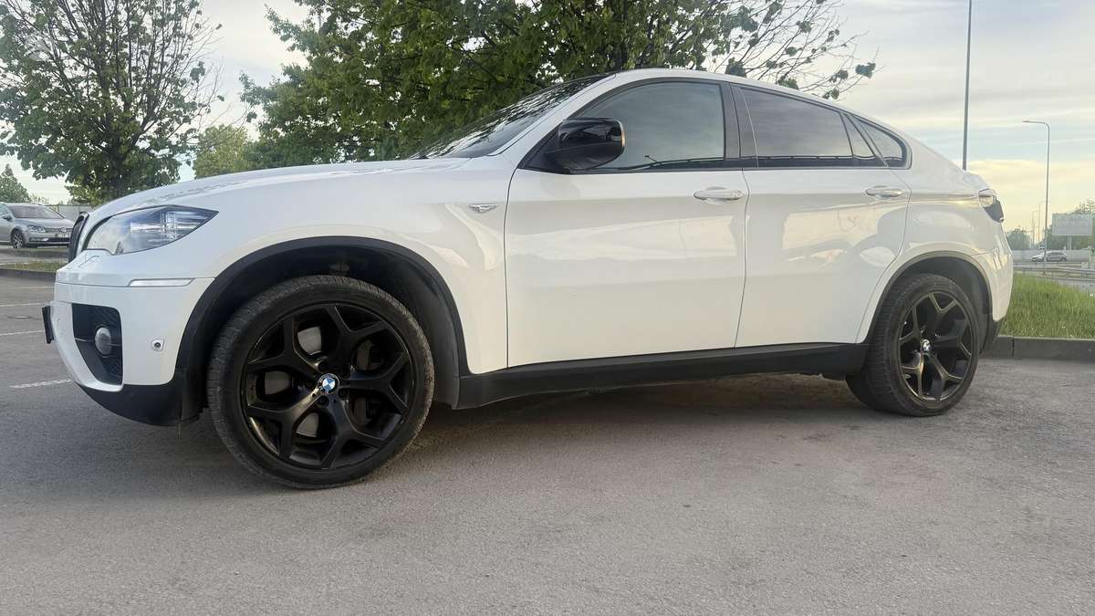 BMW X6, 4.4 l., off-road / crossover