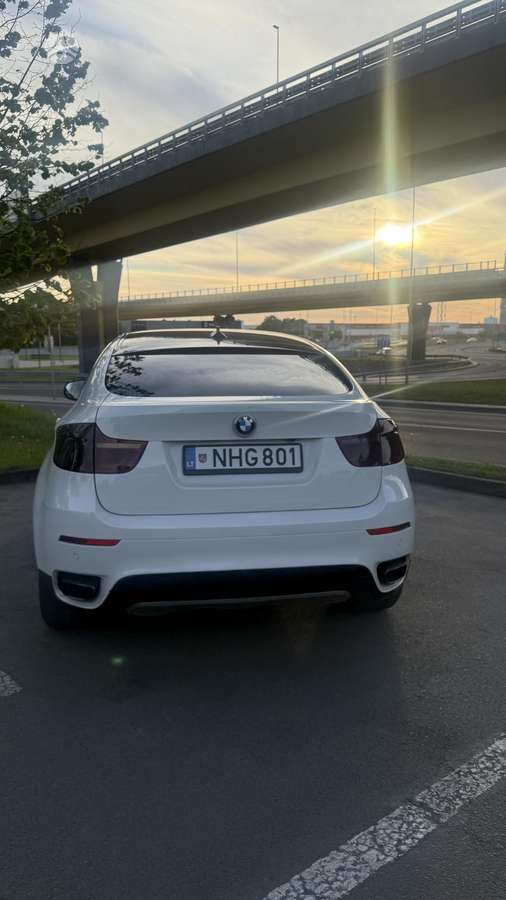 BMW X6, 4.4 l., off-road / crossover