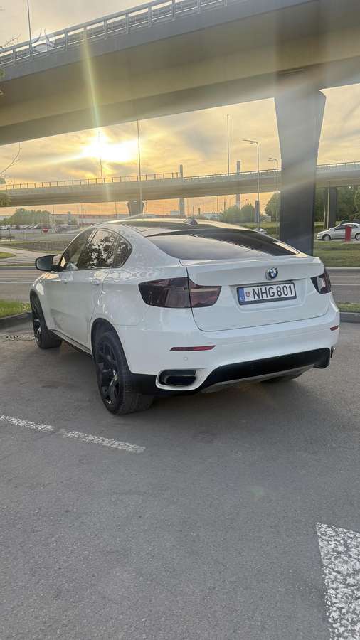 BMW X6, 4.4 l., off-road / crossover