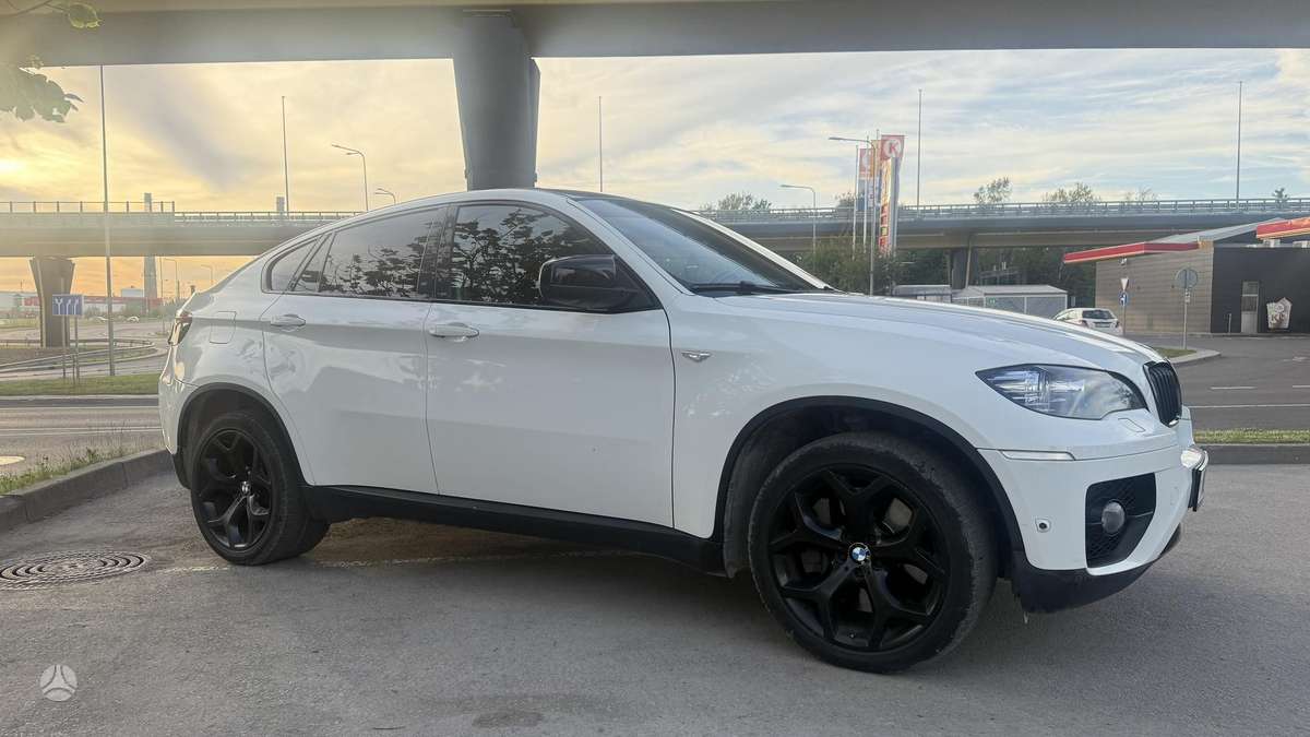 BMW X6, 4.4 l., off-road / crossover
