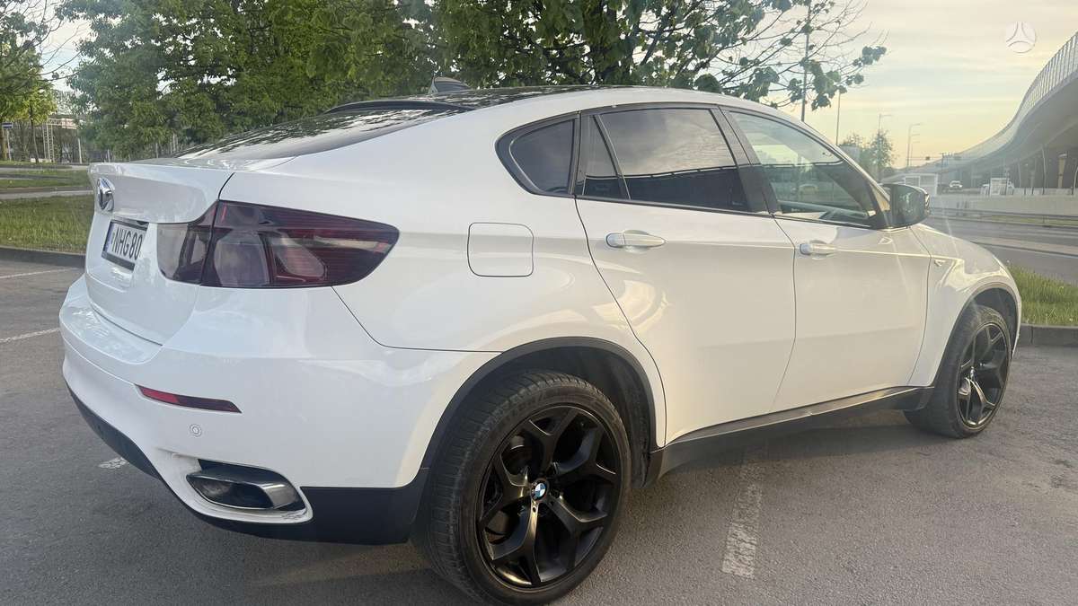 BMW X6, 4.4 l., off-road / crossover