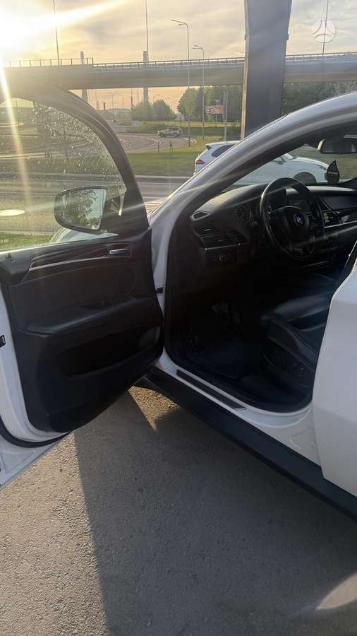 BMW X6, 4.4 l., off-road / crossover