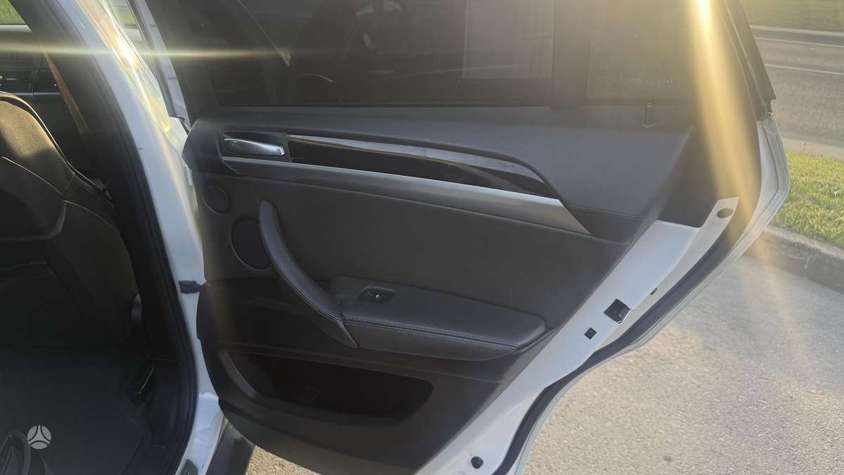 BMW X6, 4.4 l., off-road / crossover