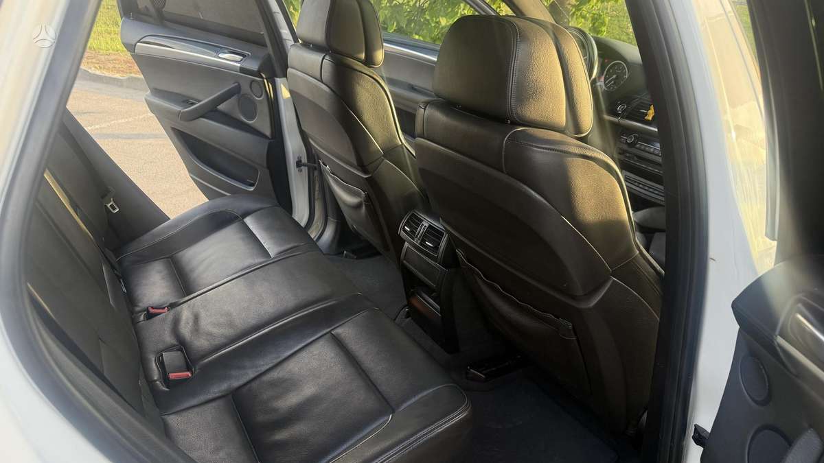 BMW X6, 4.4 l., off-road / crossover