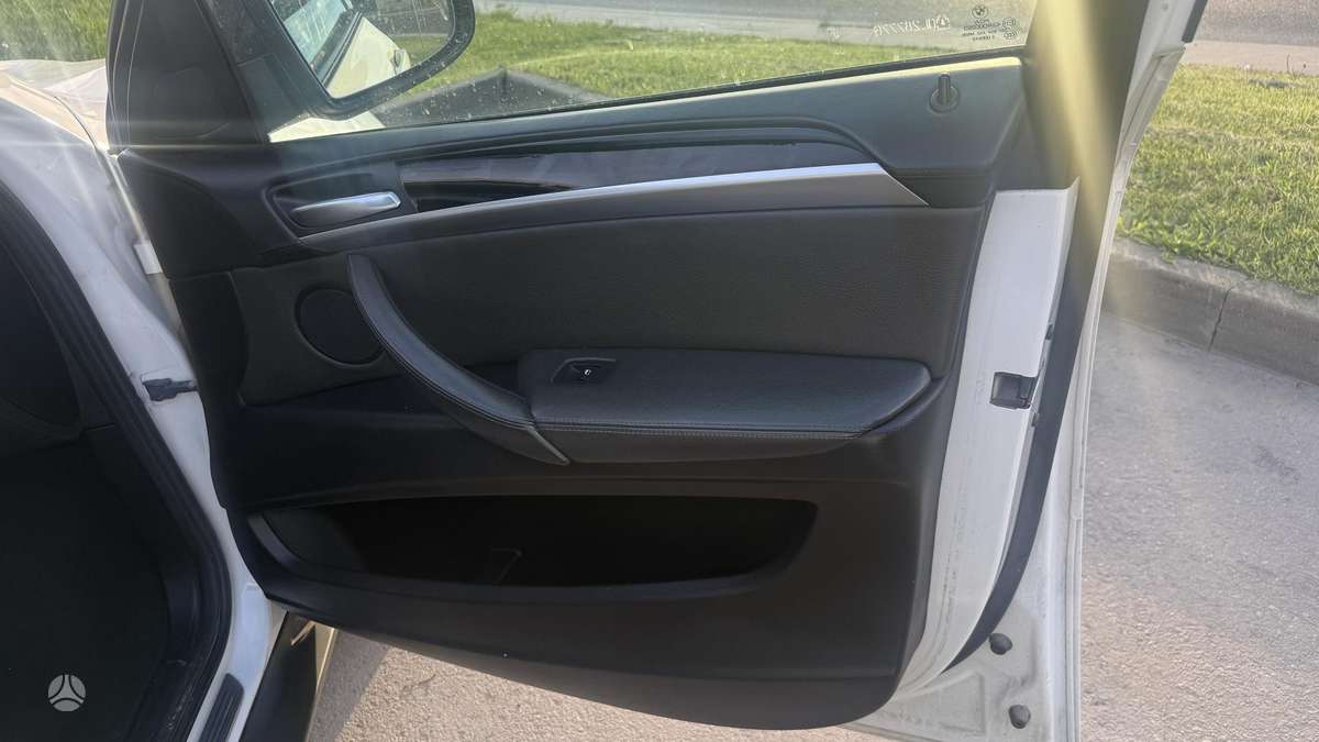 BMW X6, 4.4 l., off-road / crossover