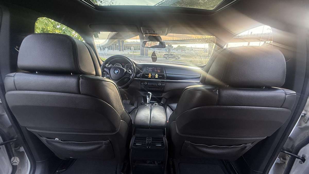 BMW X6, 4.4 l., off-road / crossover