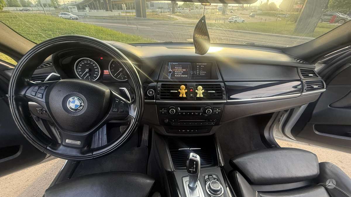 BMW X6, 4.4 l., off-road / crossover