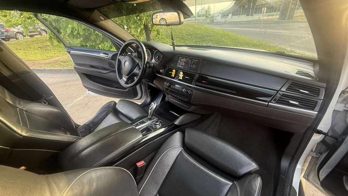 BMW X6, 4.4 l., off-road / crossover