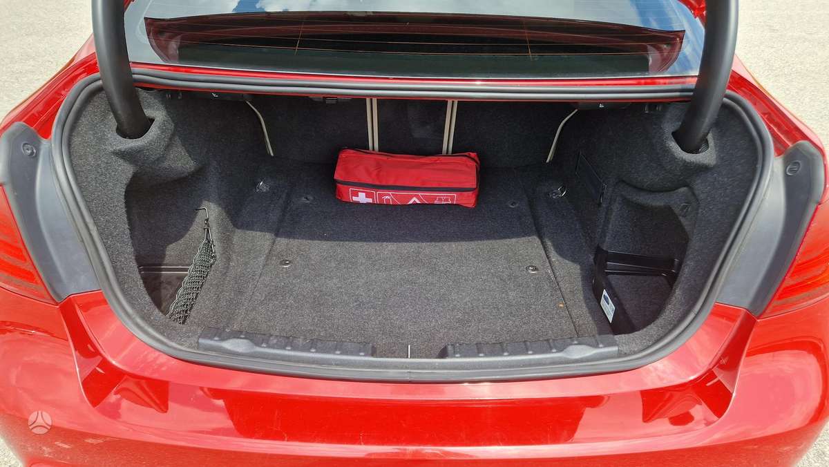 BMW 335, 3.0 l., Седан