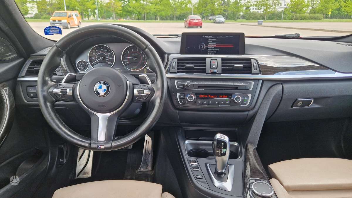BMW 335, 3.0 l., Седан