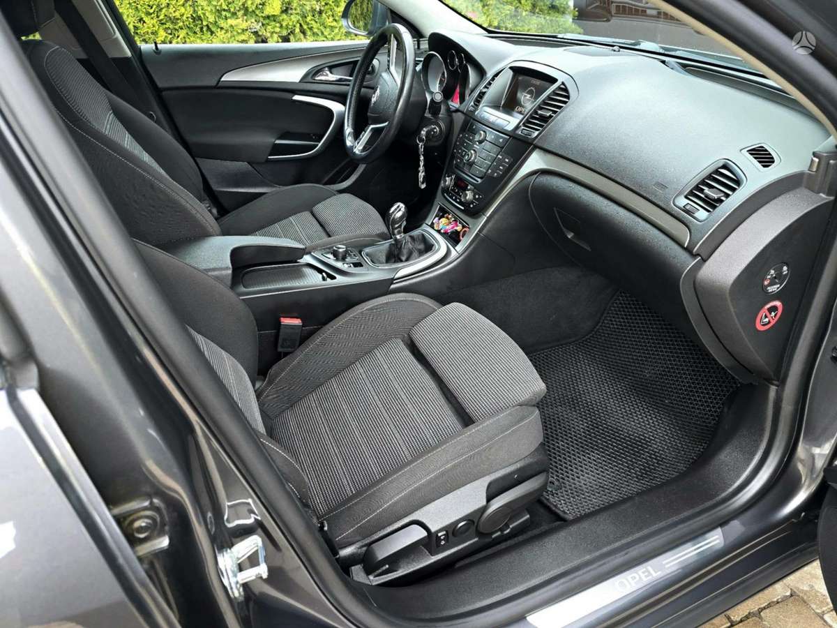 Opel Insignia, 2.0 l., Седан