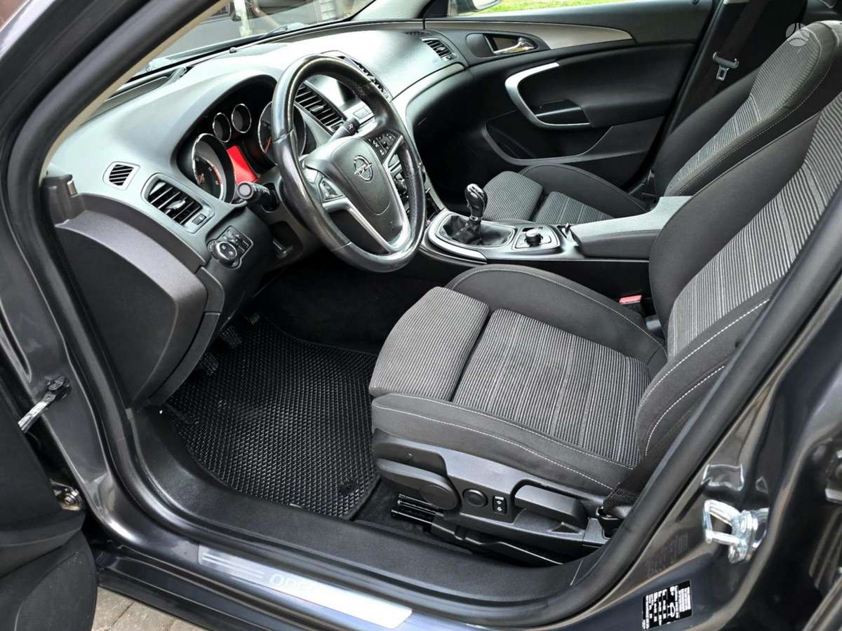 Opel Insignia, 2.0 l., Седан