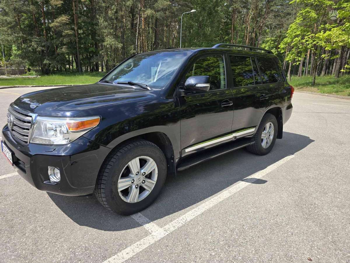 Toyota Land Cruiser - 2