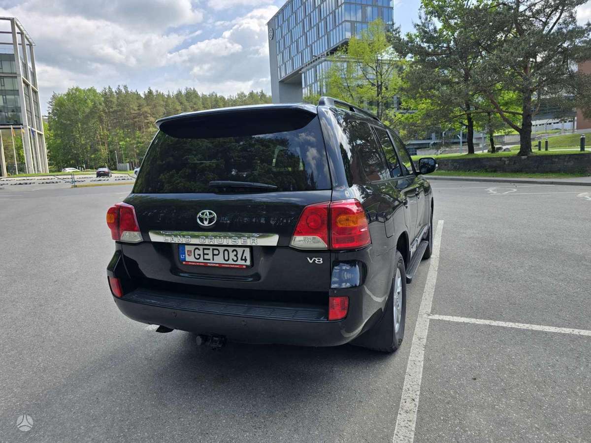Toyota Land Cruiser - 4