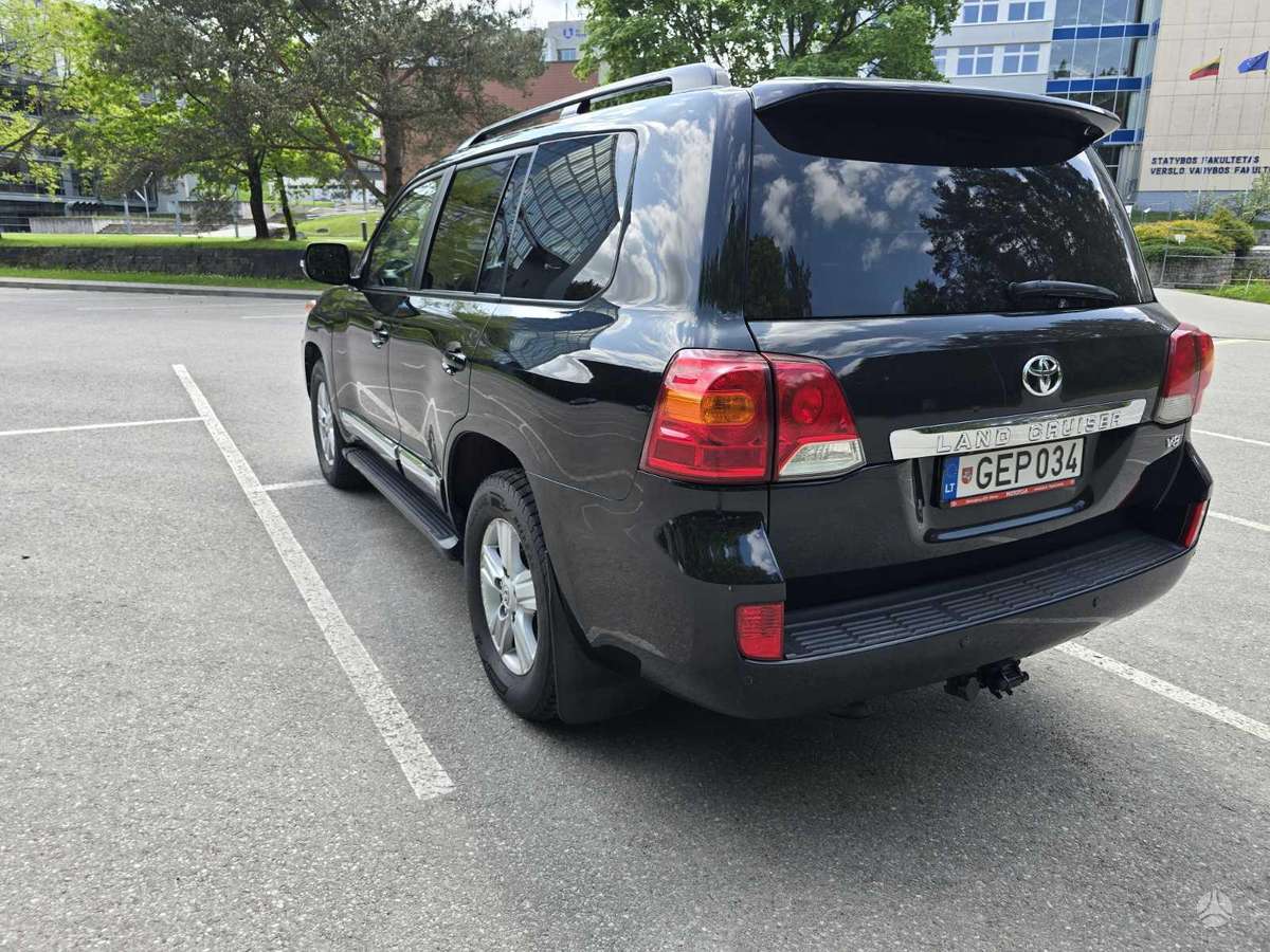 Toyota Land Cruiser - 5
