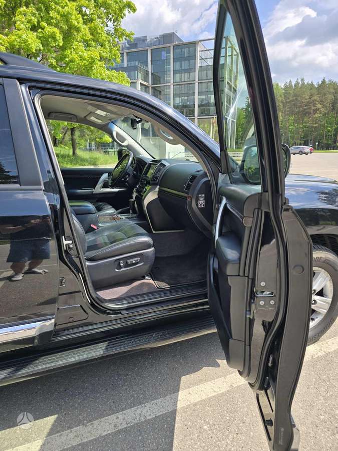Toyota Land Cruiser - 8