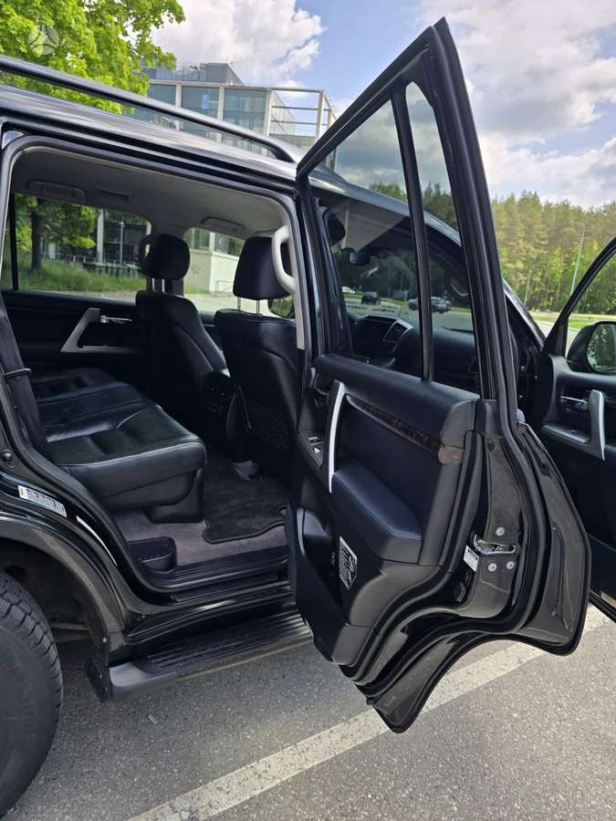 Toyota Land Cruiser - 9