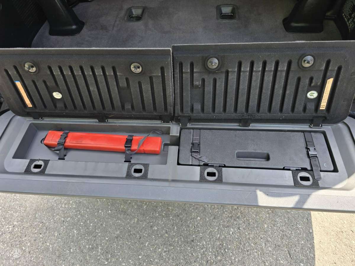 Toyota Land Cruiser - 12