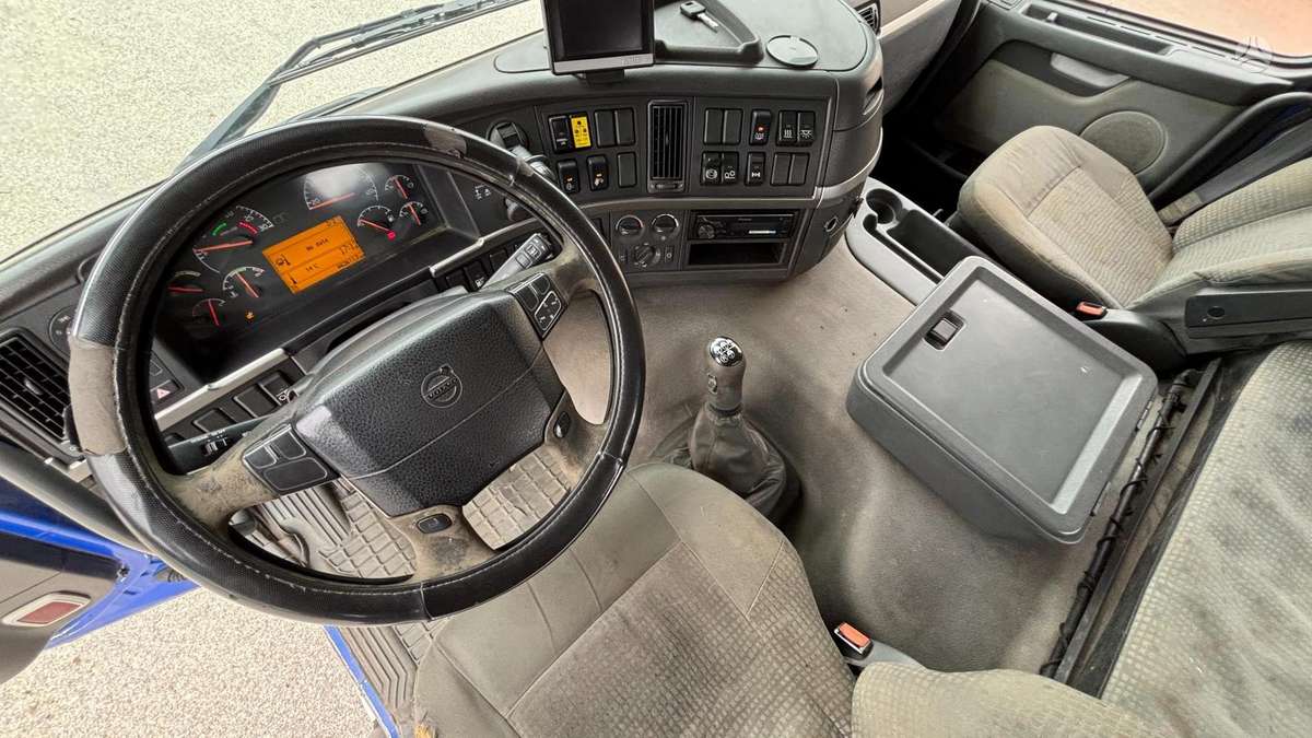 Volvo FM12, hooklift trucks