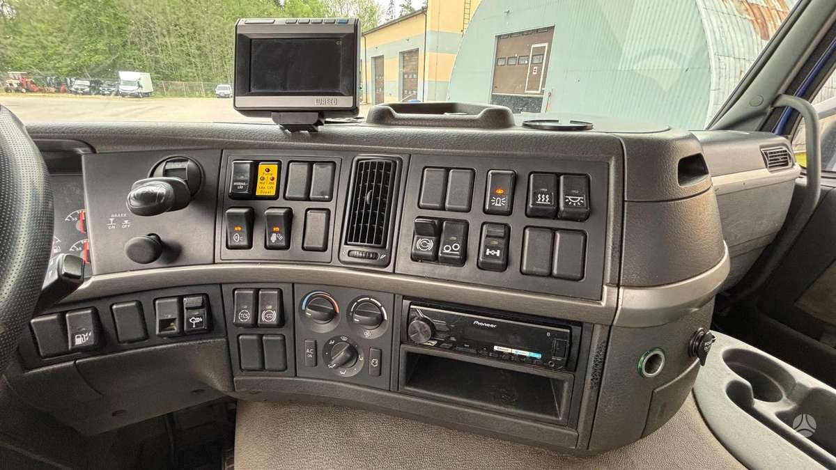 Volvo FM12, hooklift trucks