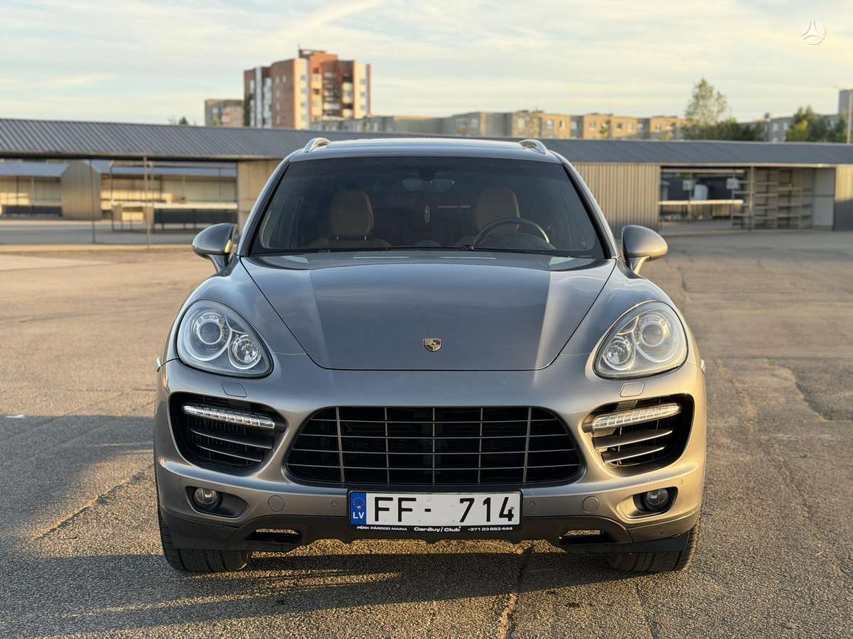 Porsche Cayenne - 2