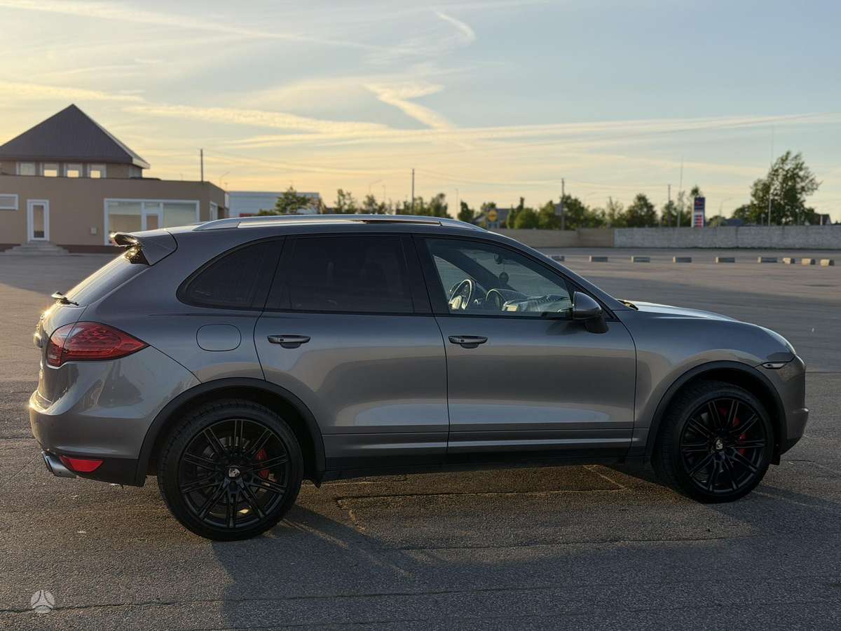 Porsche Cayenne - 4