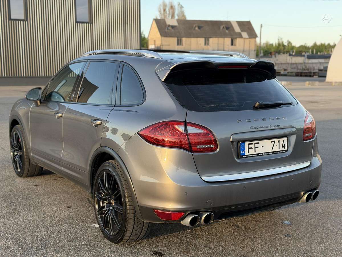 Porsche Cayenne - 7