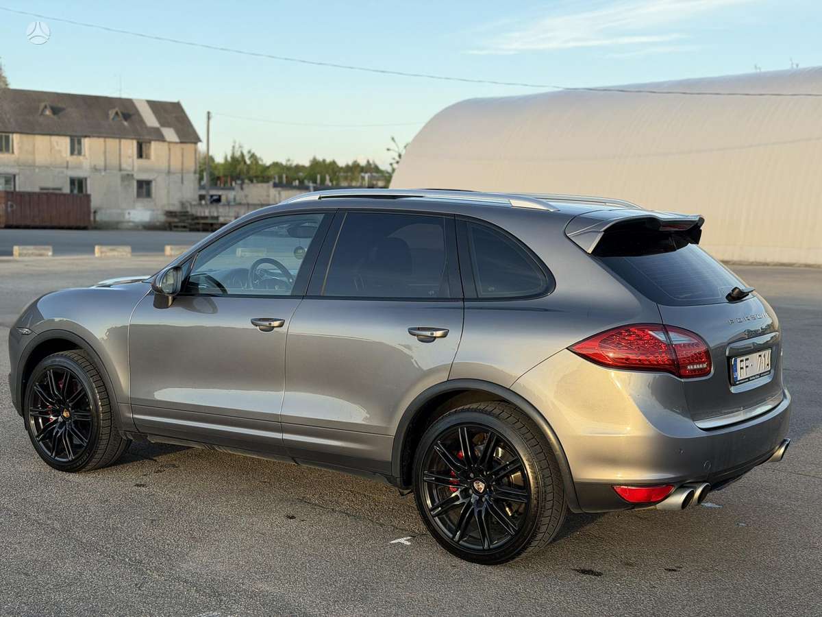 Porsche Cayenne - 8