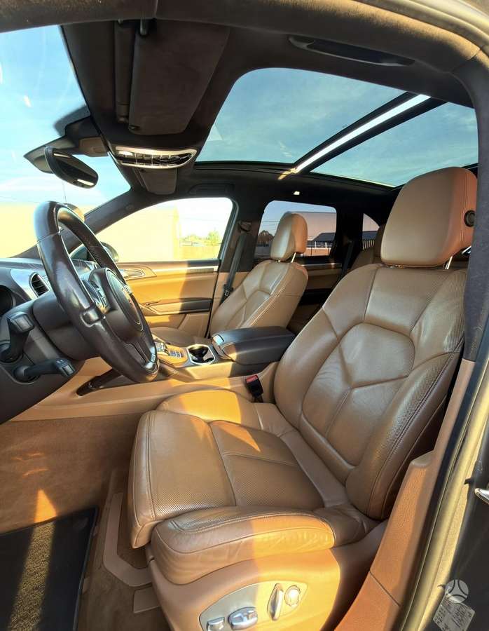 Porsche Cayenne - 10