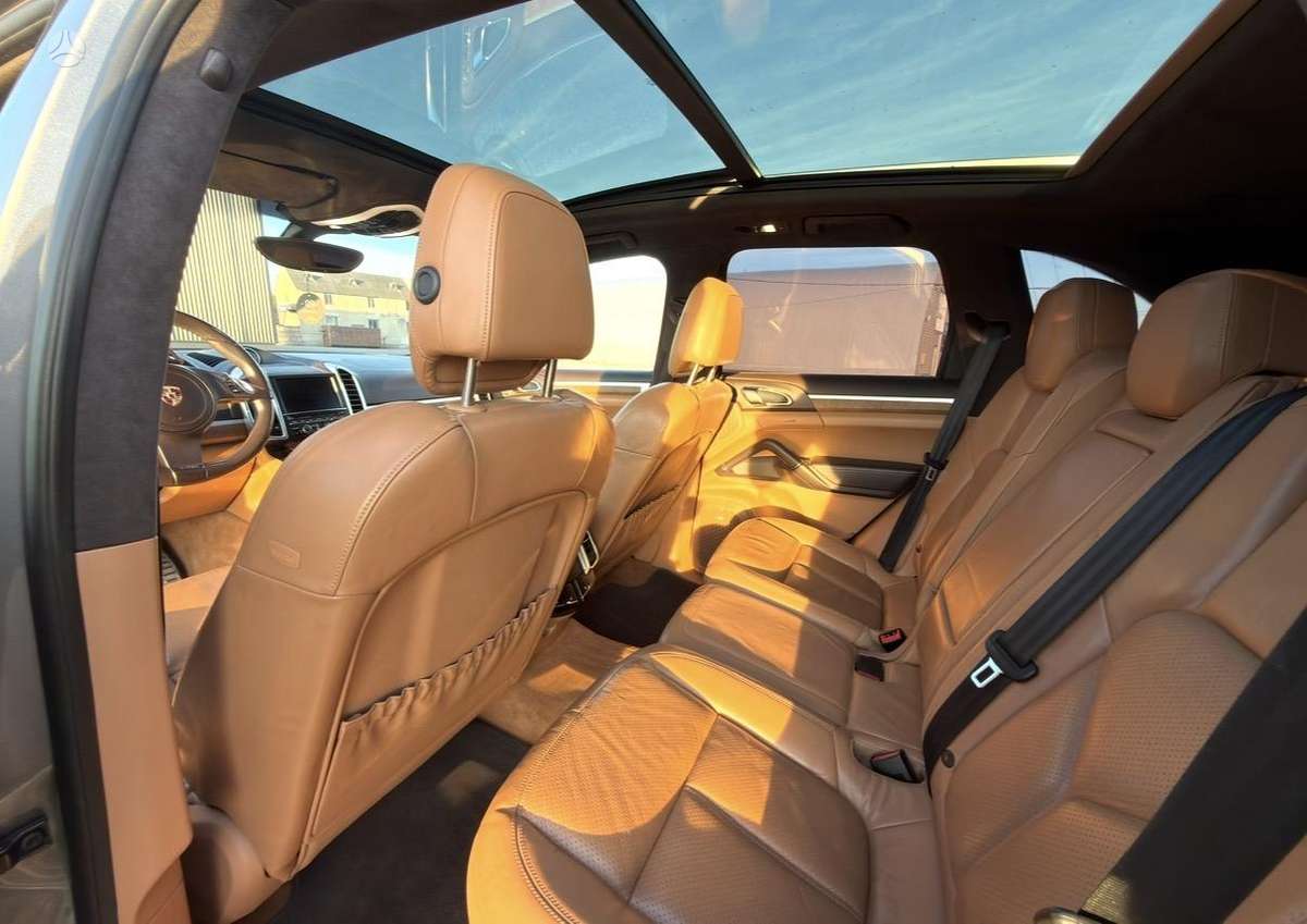 Porsche Cayenne - 11