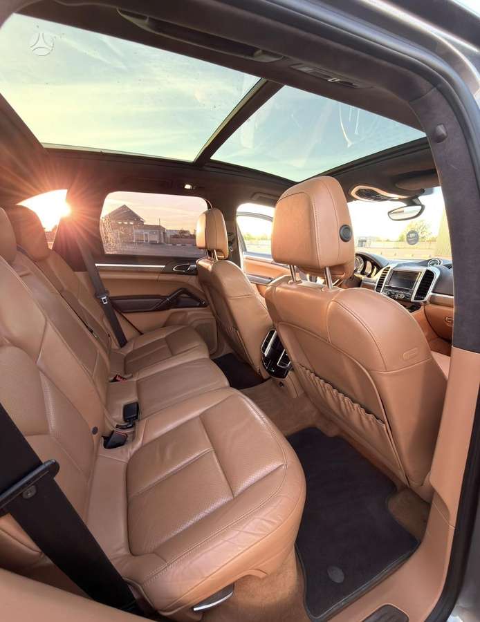 Porsche Cayenne - 12