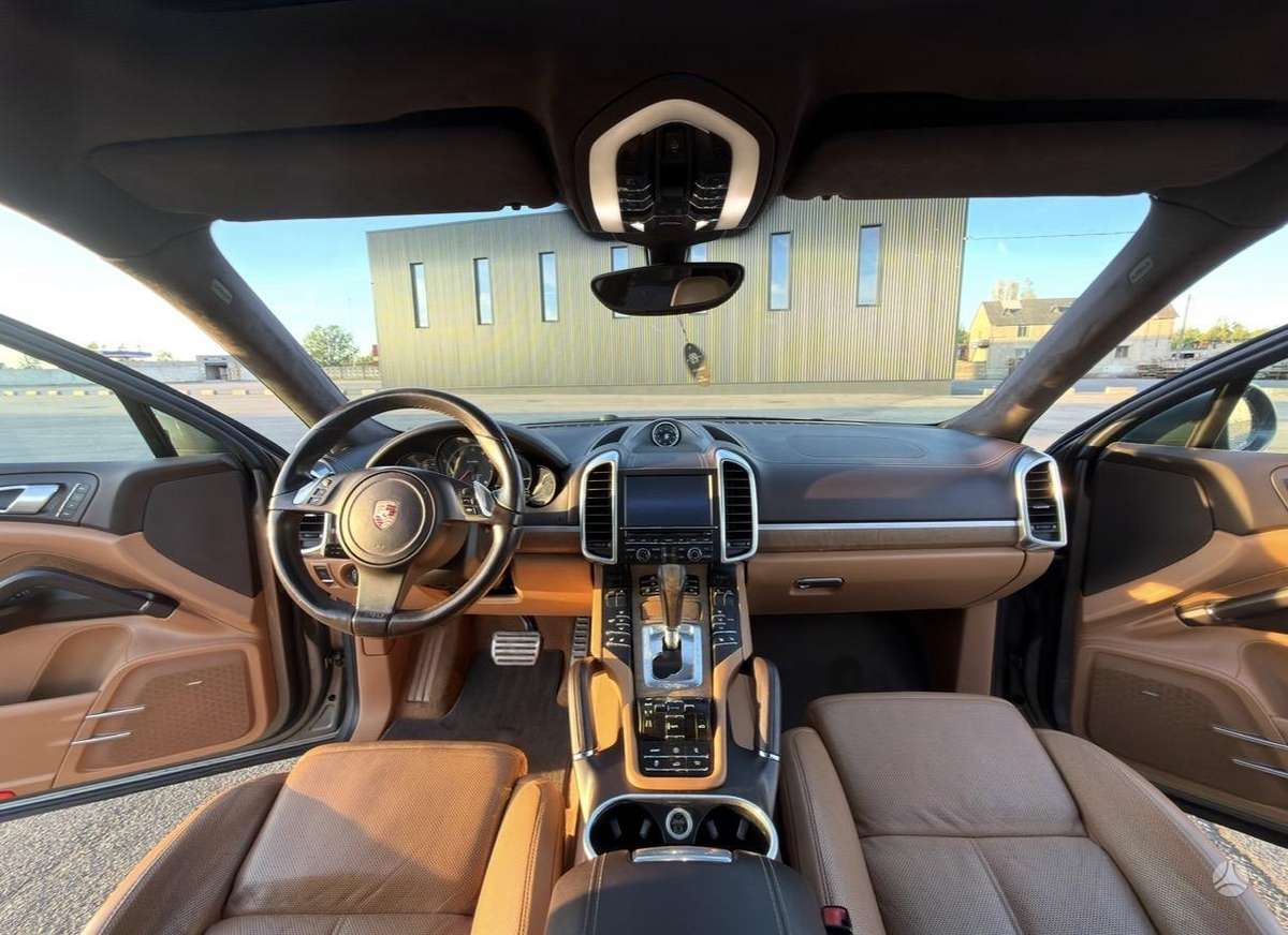 Porsche Cayenne - 9