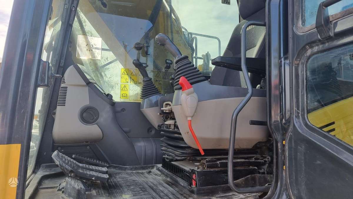 Komatsu PC 240 LC-11, экскаваторы