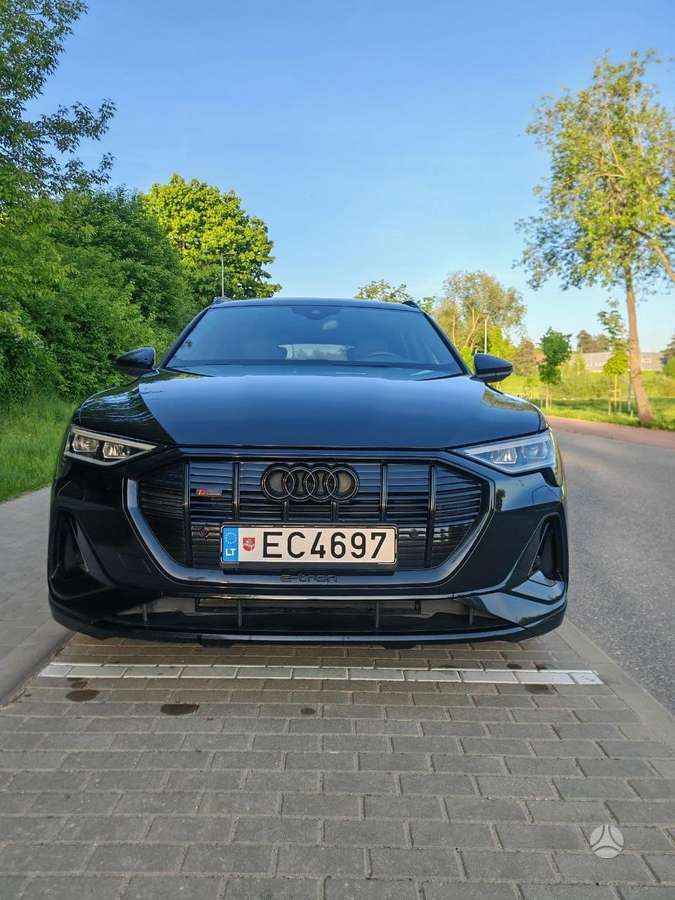 Audi e-tron, 71 kWh, off-road / crossover