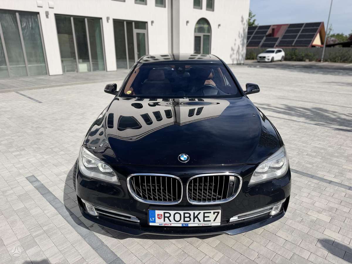 BMW 750, 3.0 l., Седан