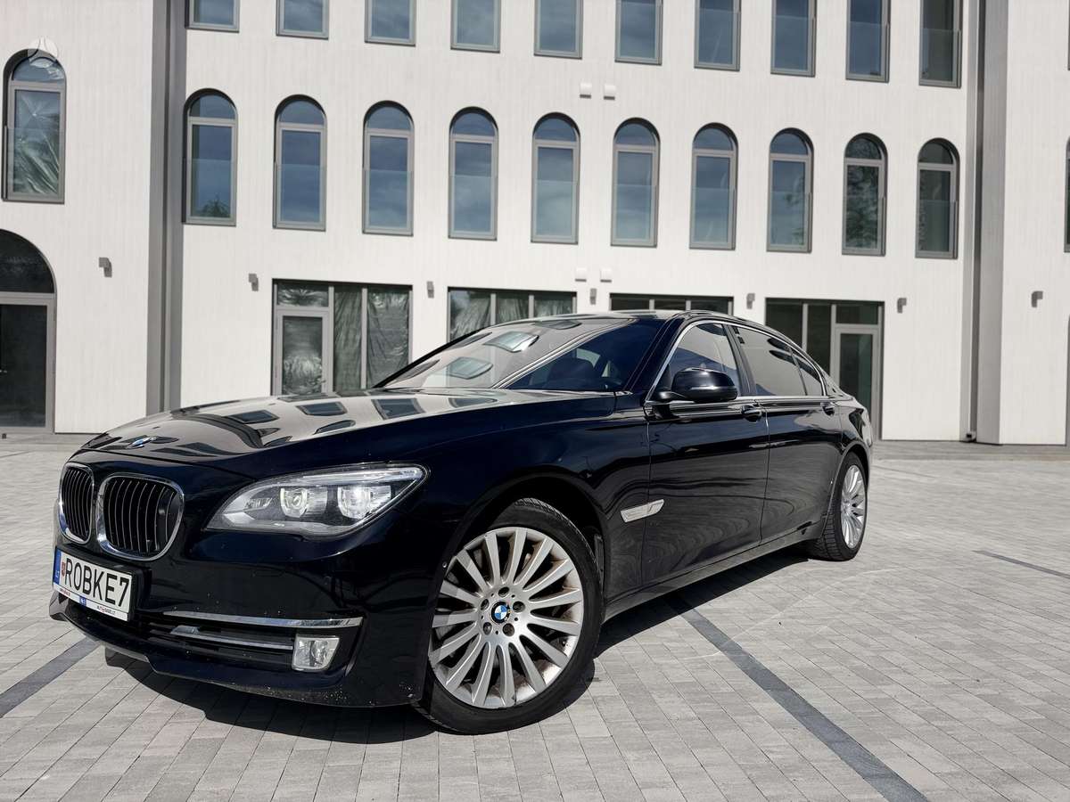 BMW 750, 3.0 l., Седан