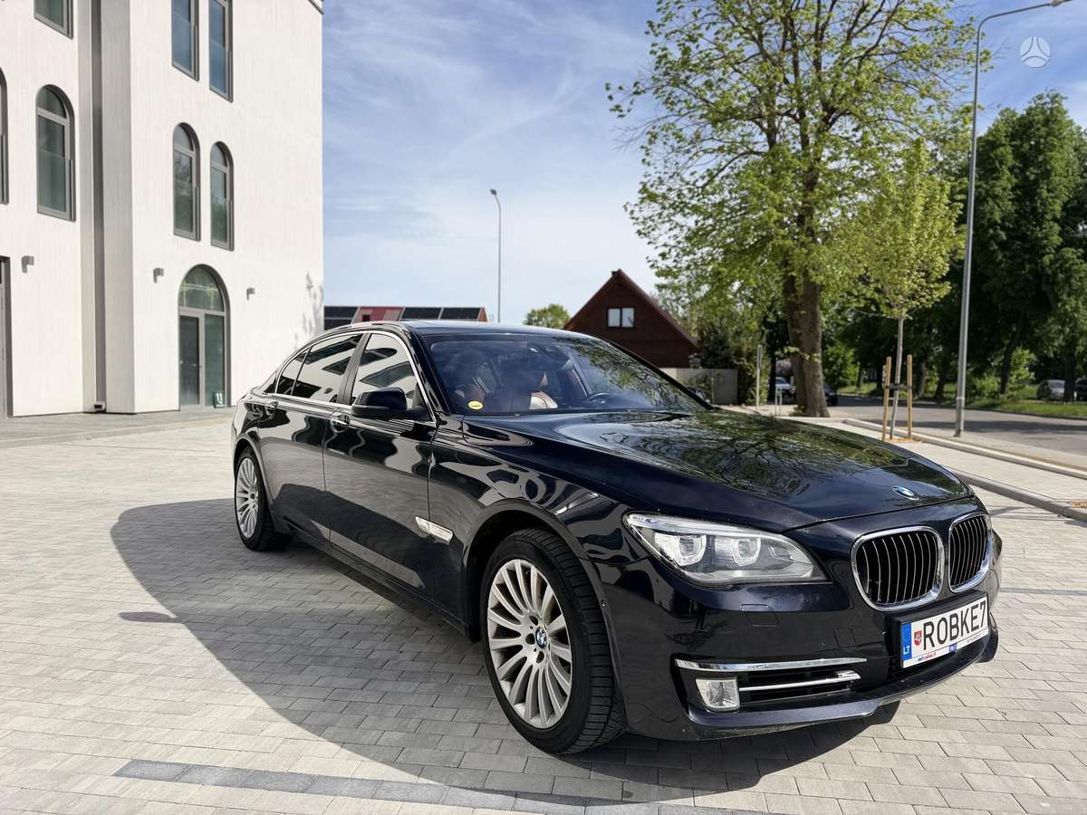 BMW 750, 3.0 l., Седан