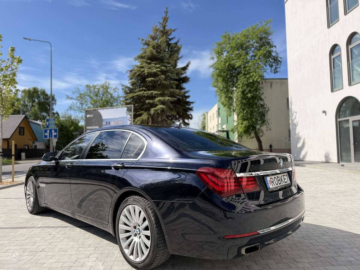 BMW 750, 3.0 l., Седан