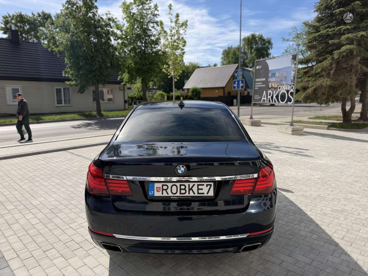 BMW 750, 3.0 l., Седан