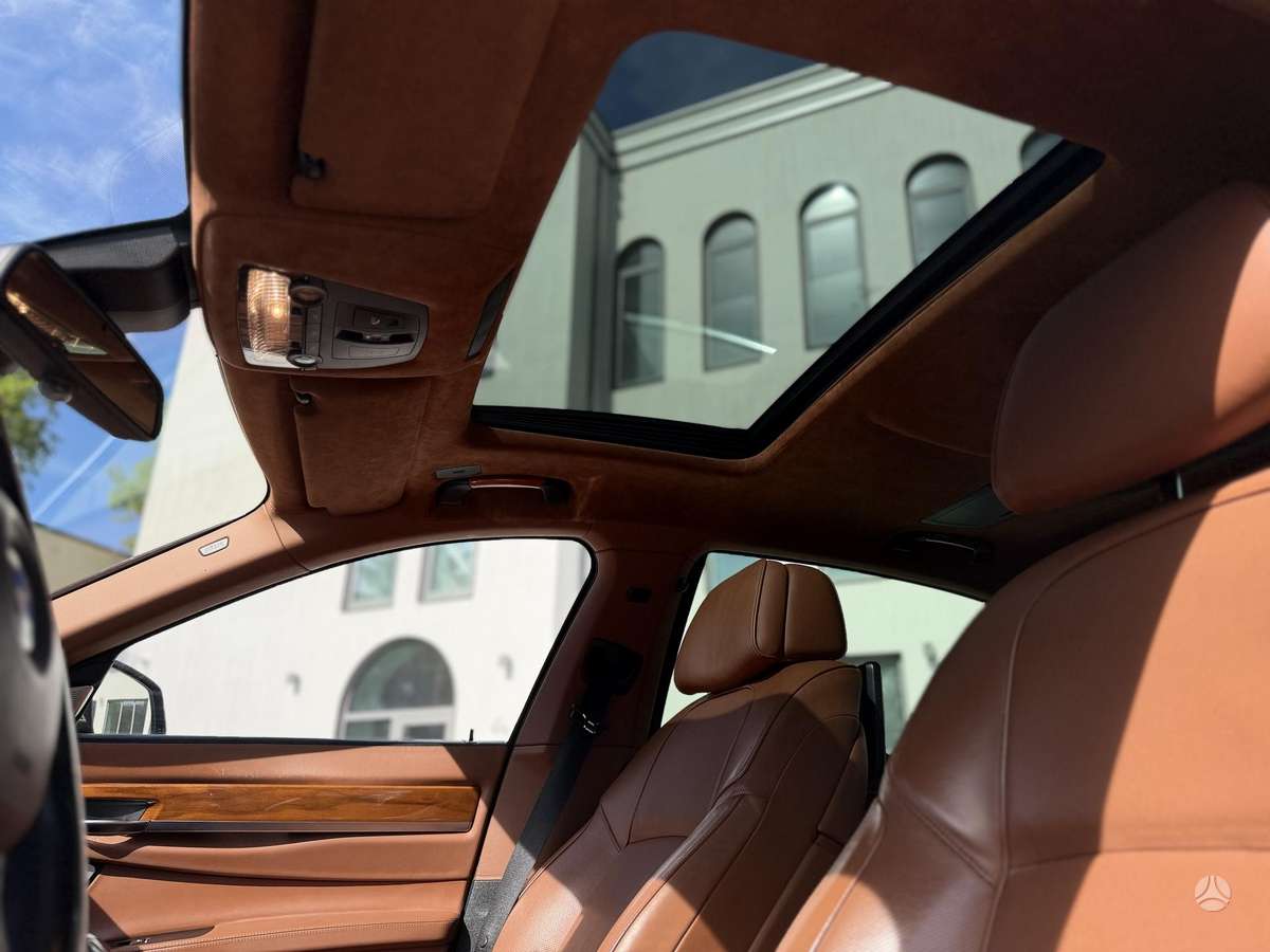 BMW 750, 3.0 l., Седан
