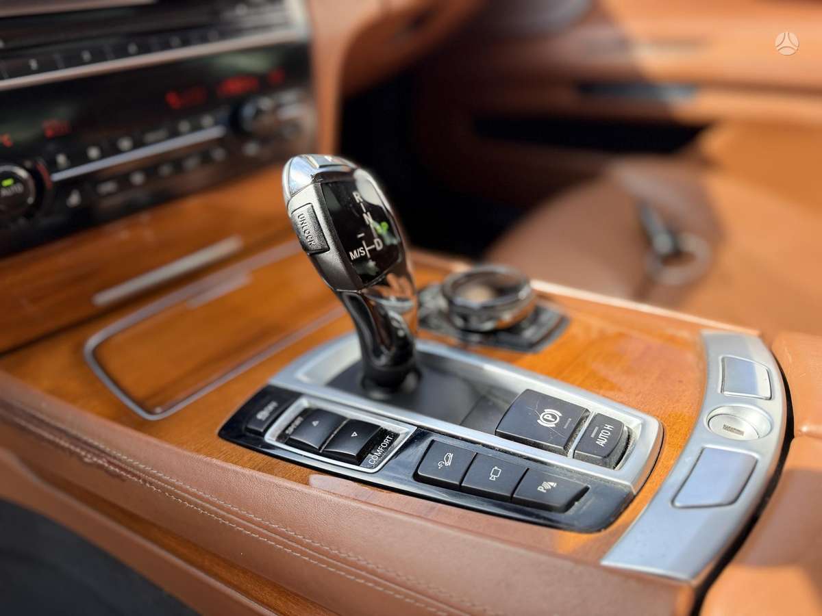 BMW 750, 3.0 l., Седан