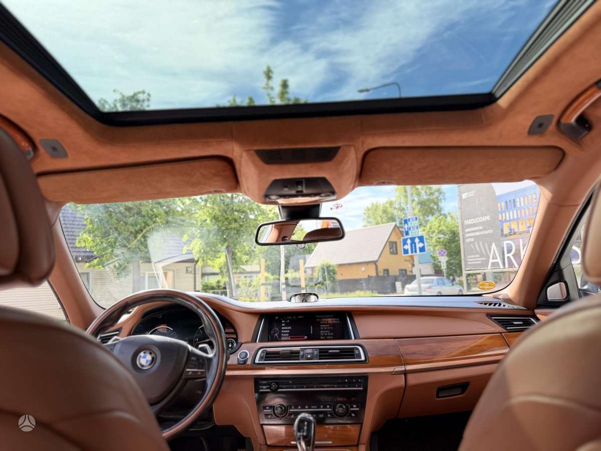 BMW 750, 3.0 l., Седан