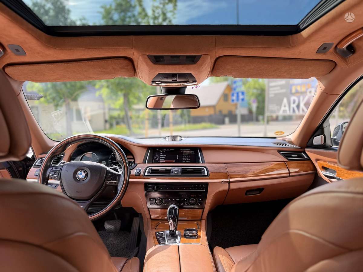 BMW 750, 3.0 l., Седан