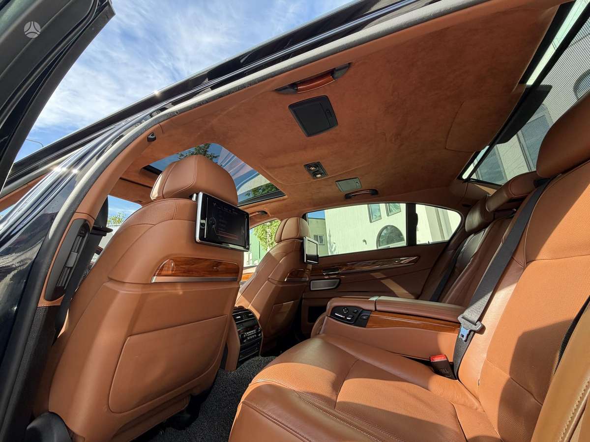 BMW 750, 3.0 l., Седан